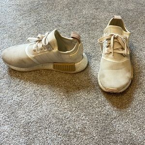 Adidas tennis shoe, size 7, worn numerous times